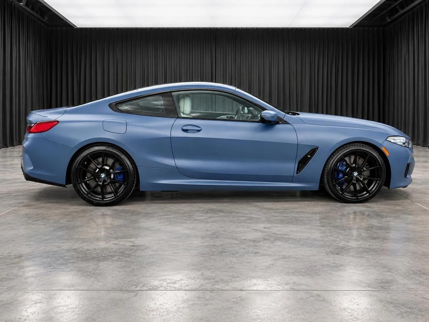 BMW 8 Series photo 7