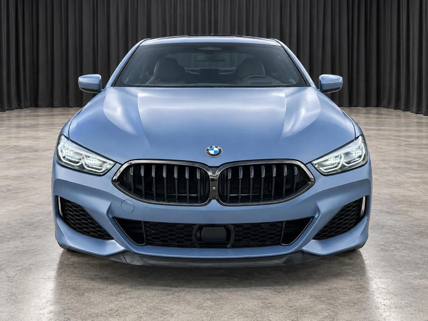 BMW 8 Series photo 9