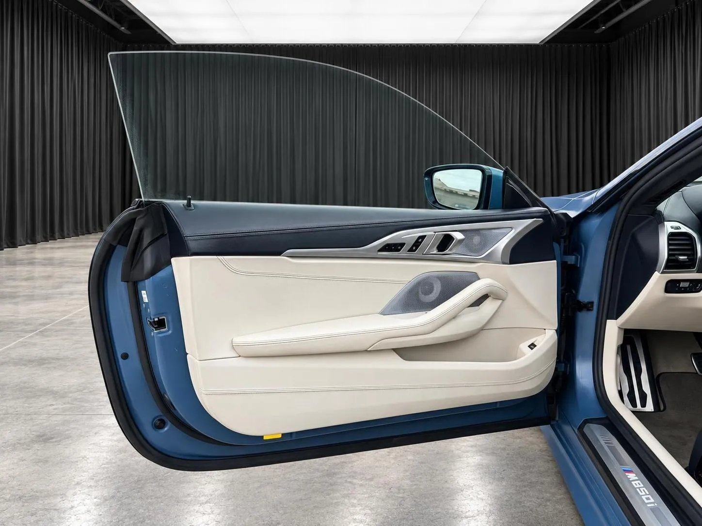 BMW 8 Series photo 11