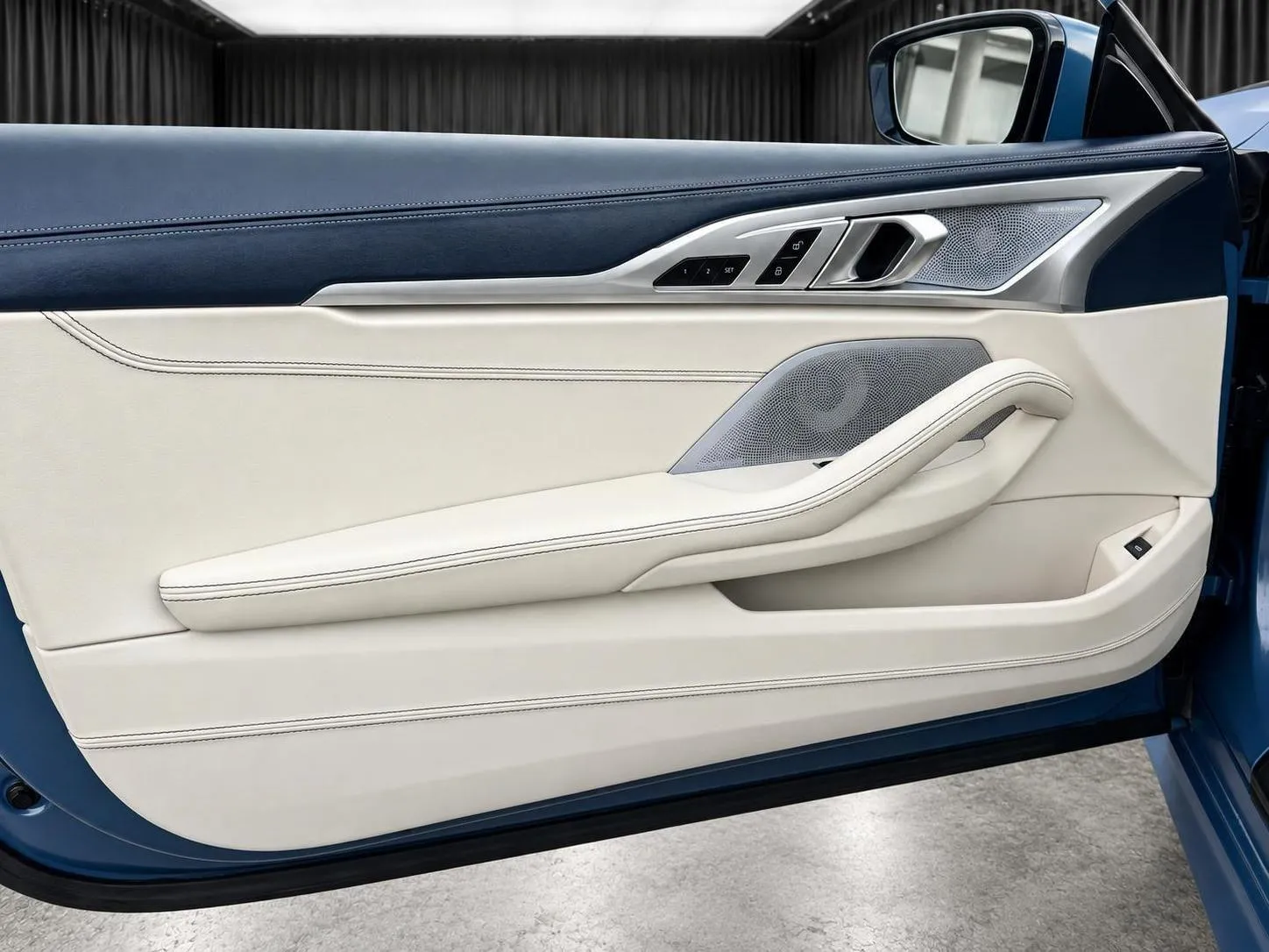 BMW 8 Series photo 12