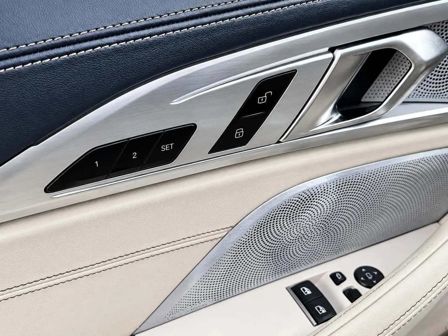 BMW 8 Series photo 13
