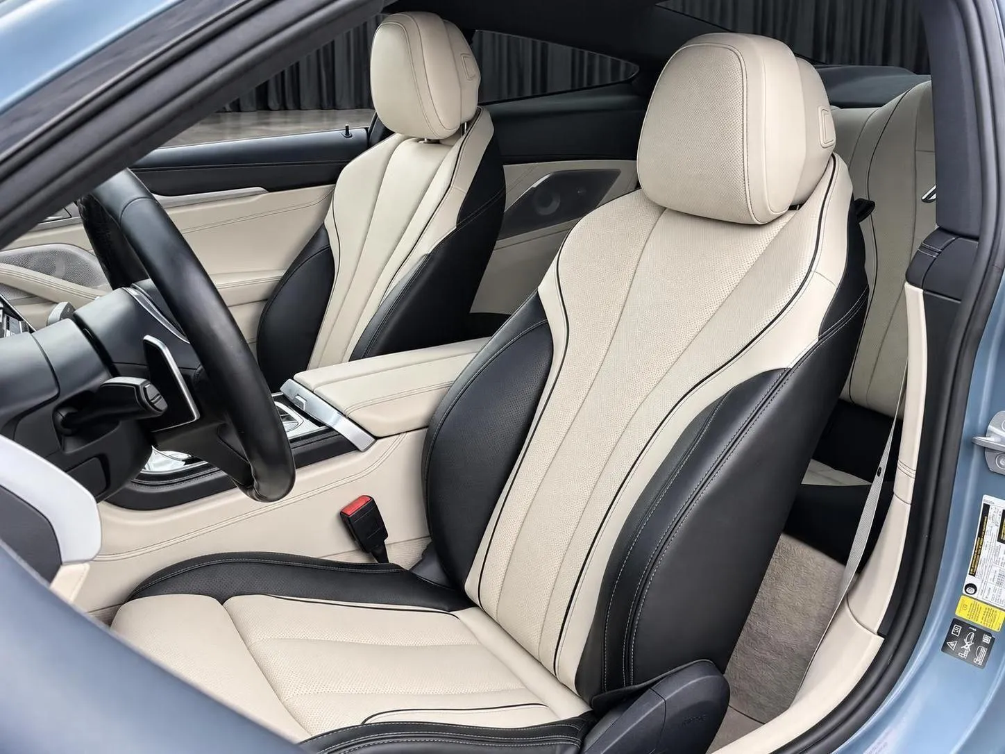 BMW 8 Series photo 14