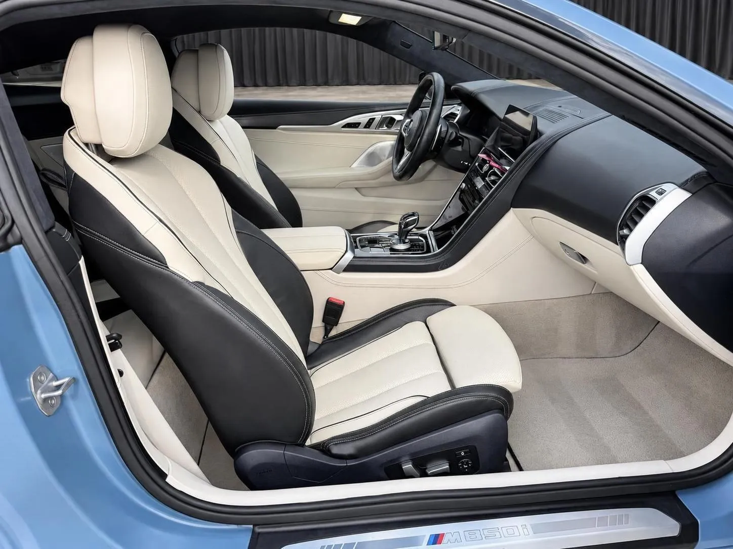 BMW 8 Series photo 27