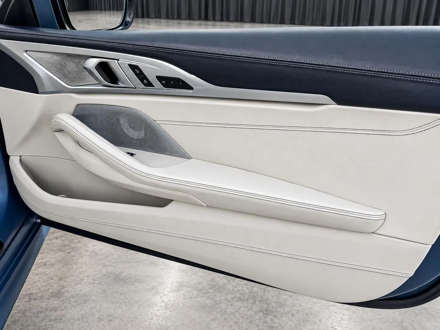 BMW 8 Series photo 29