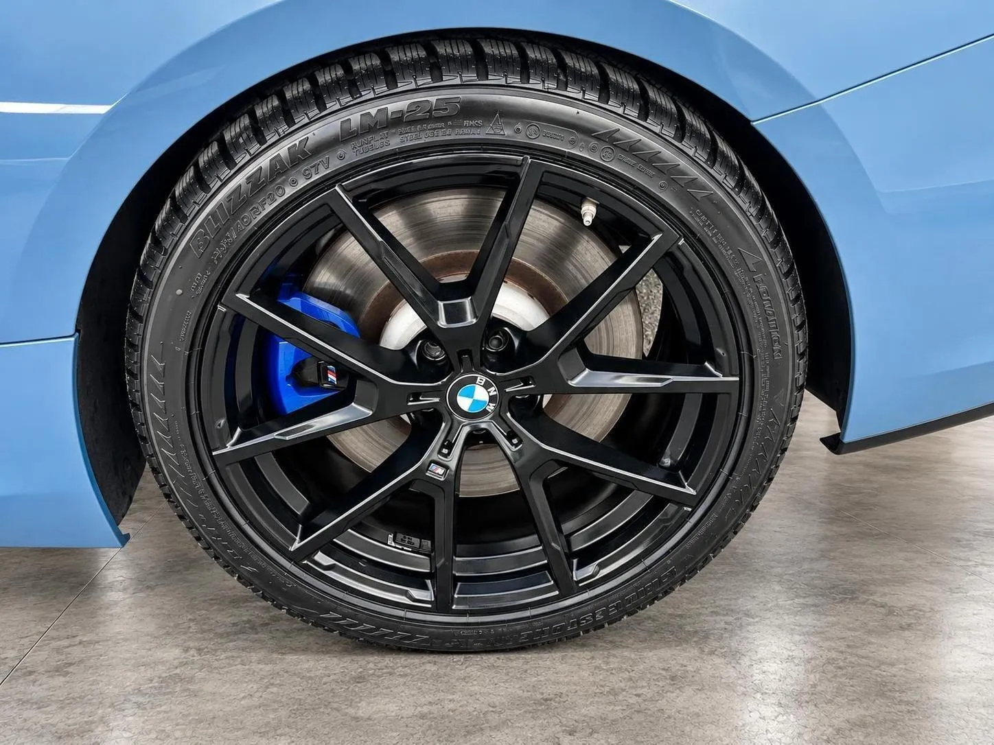 BMW 8 Series photo 36