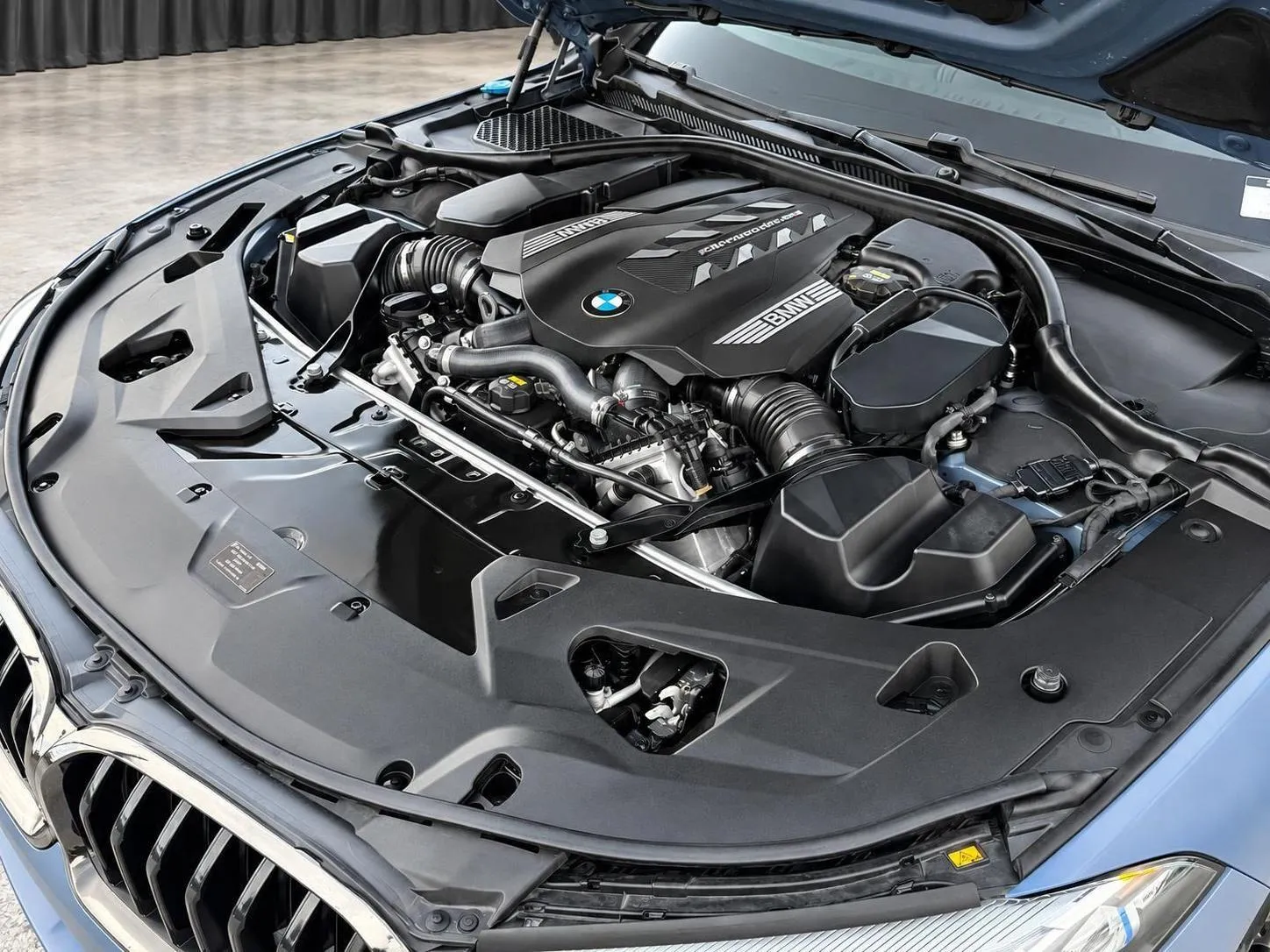 BMW 8 Series photo 40