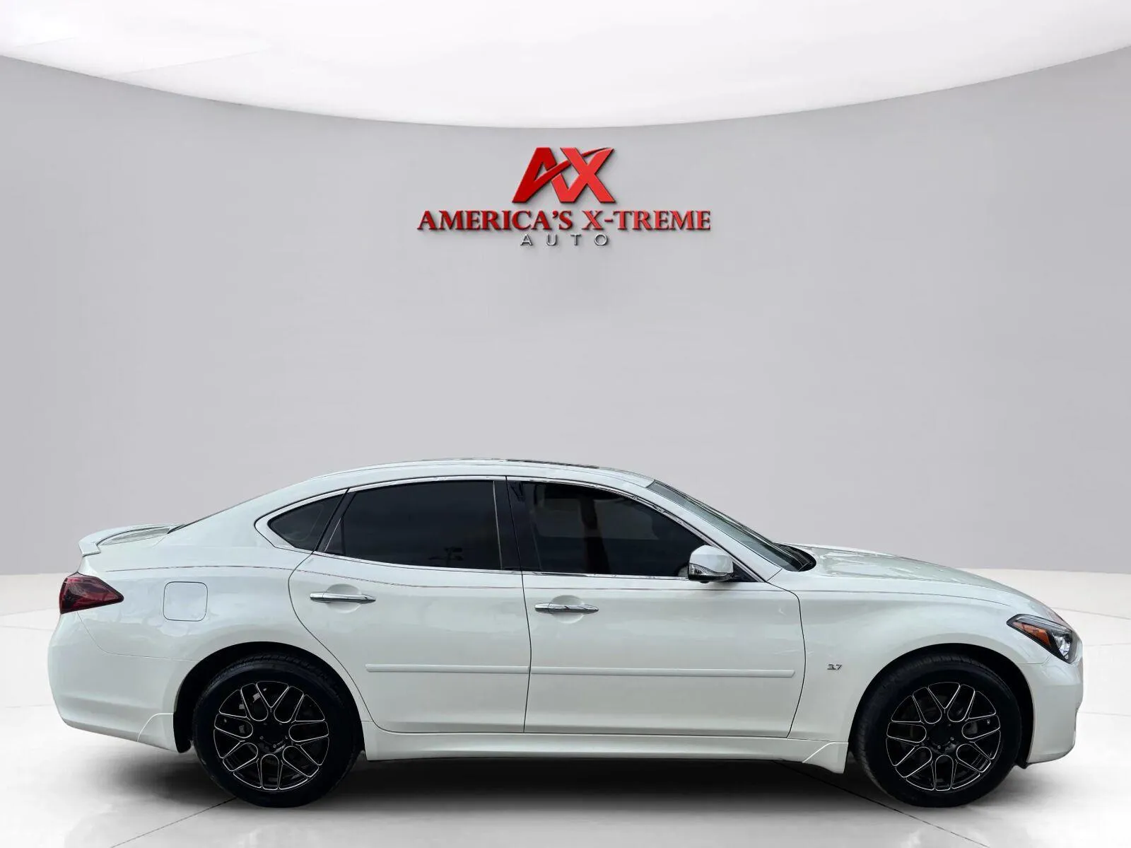 Infiniti Q70 photo 7