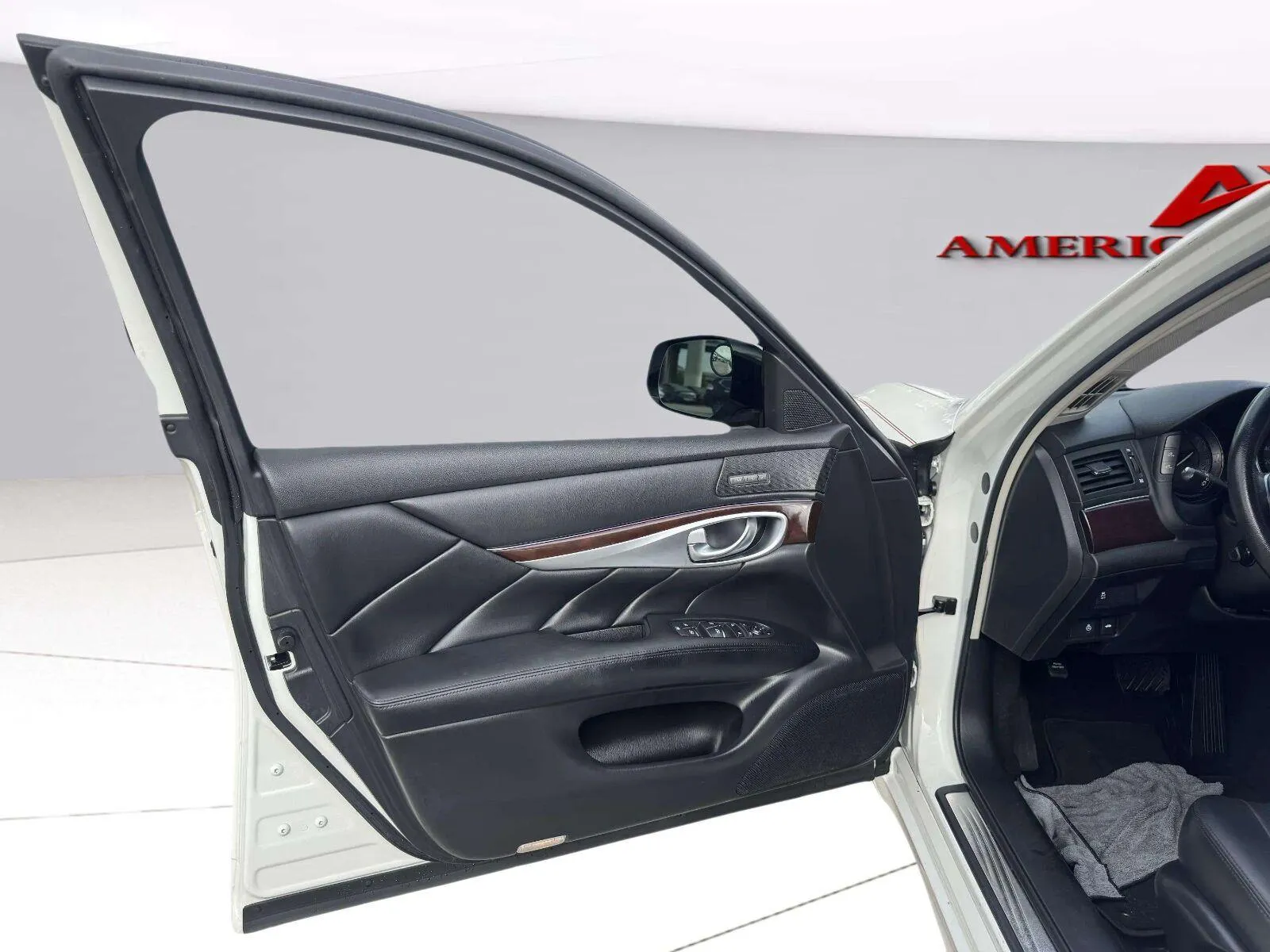 Infiniti Q70 photo 15