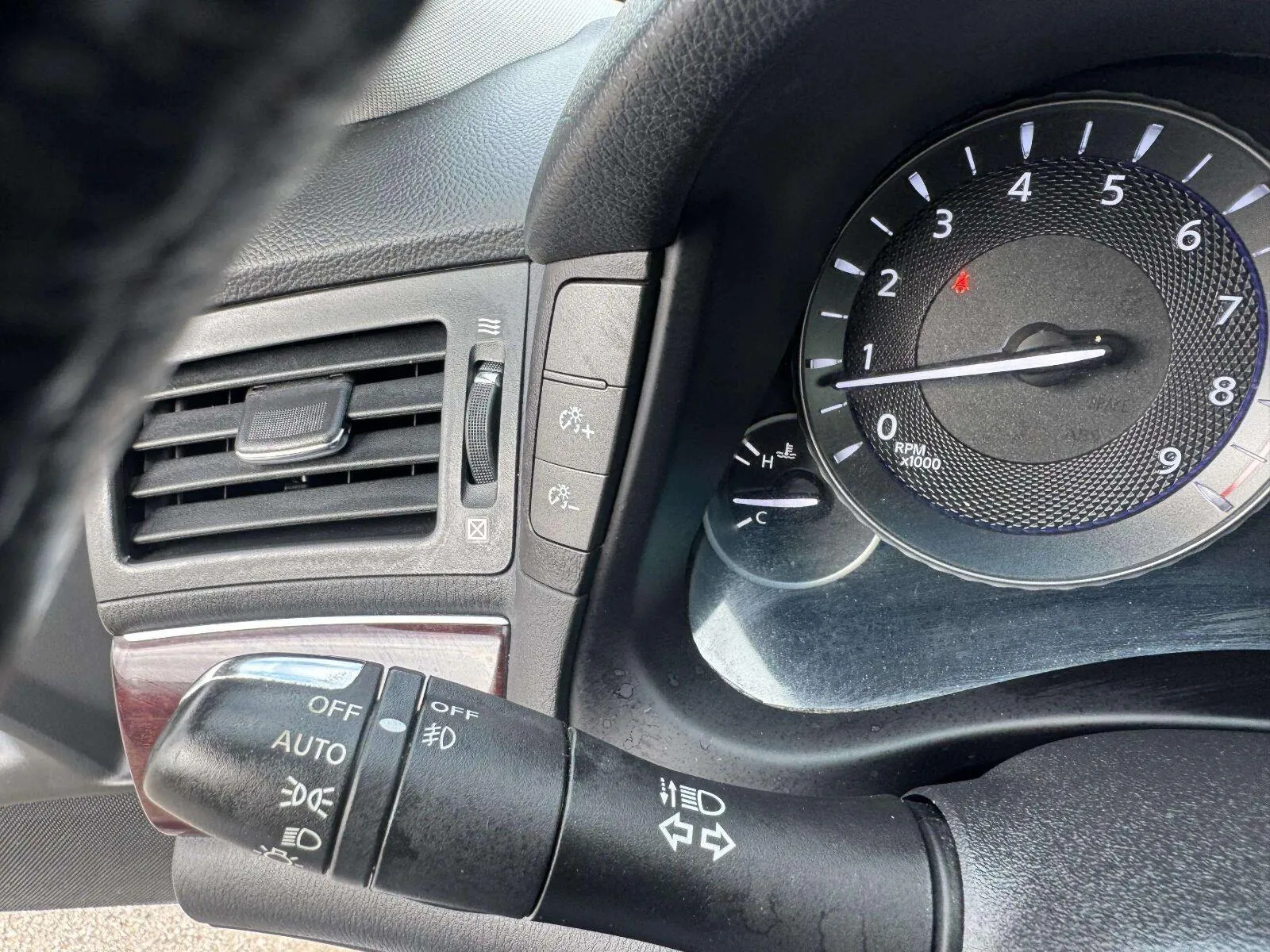 Infiniti Q70 photo 19