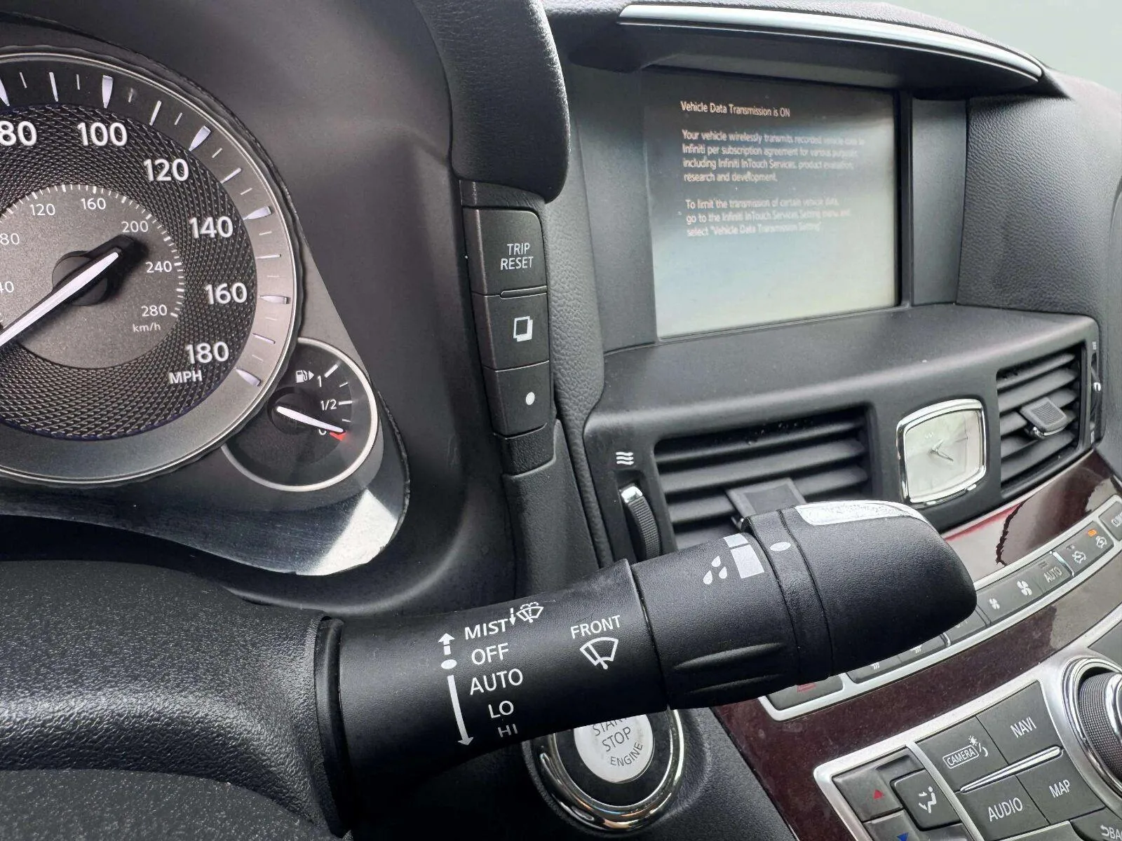 Infiniti Q70 photo 20