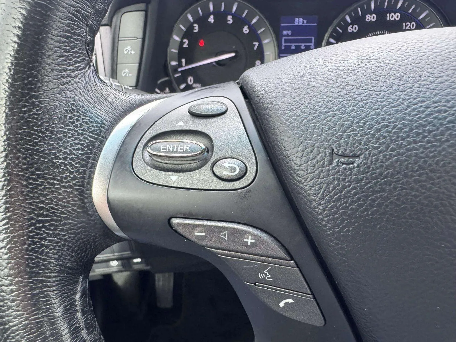 Infiniti Q70 photo 22