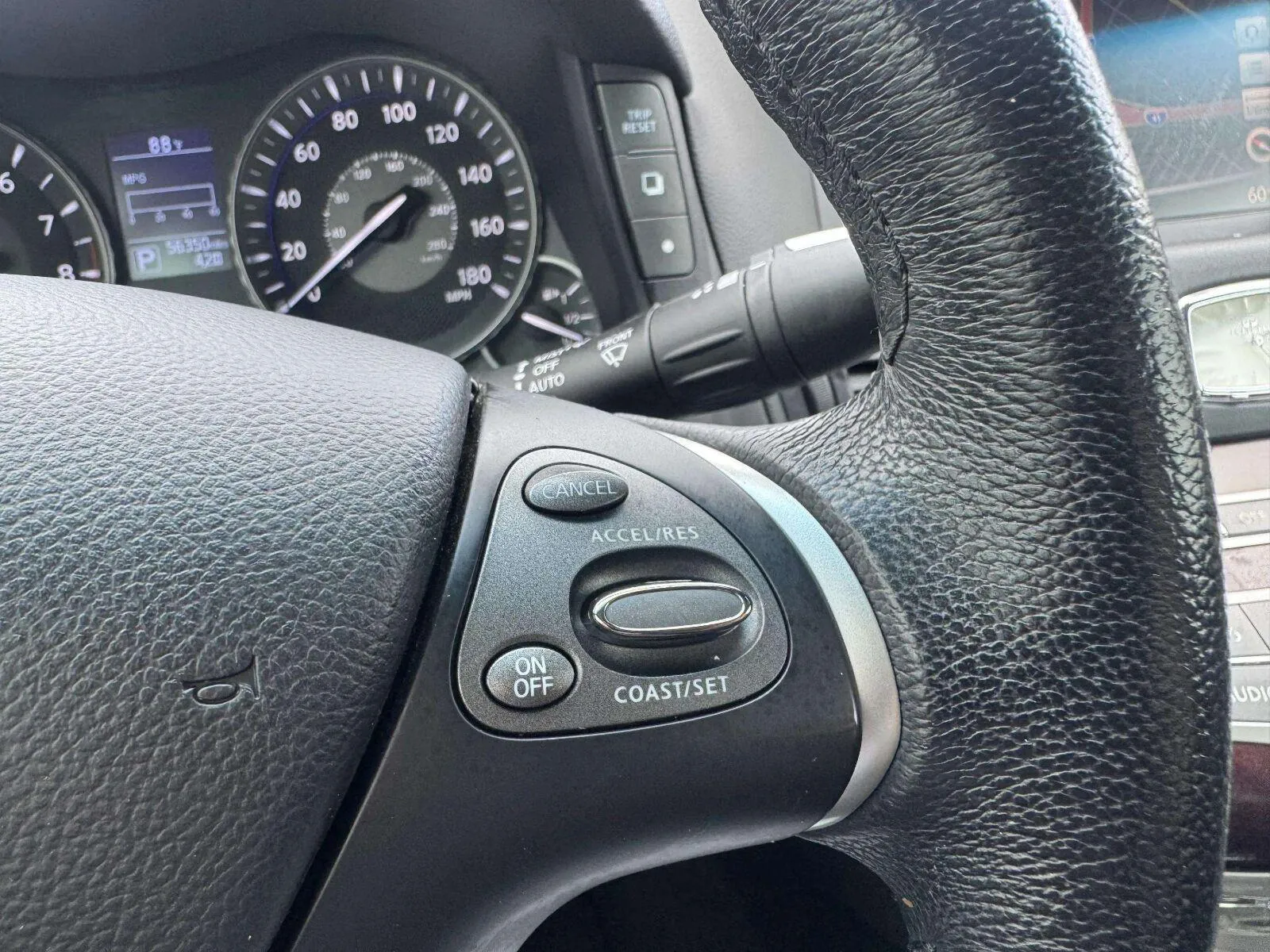 Infiniti Q70 photo 23