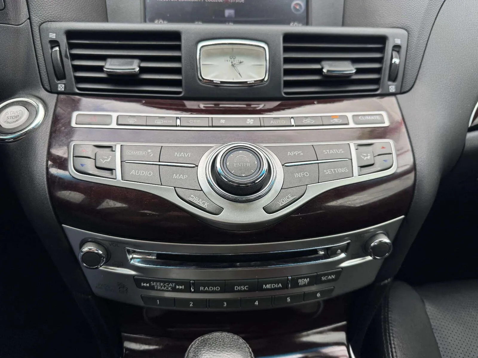 Infiniti Q70 photo 25