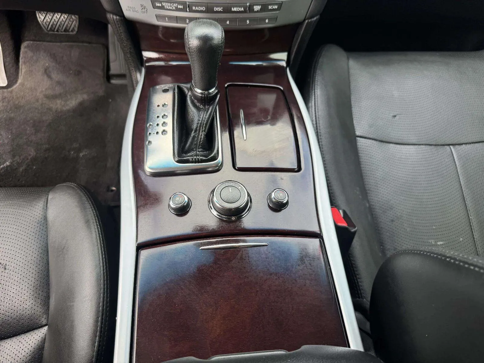 Infiniti Q70 photo 28