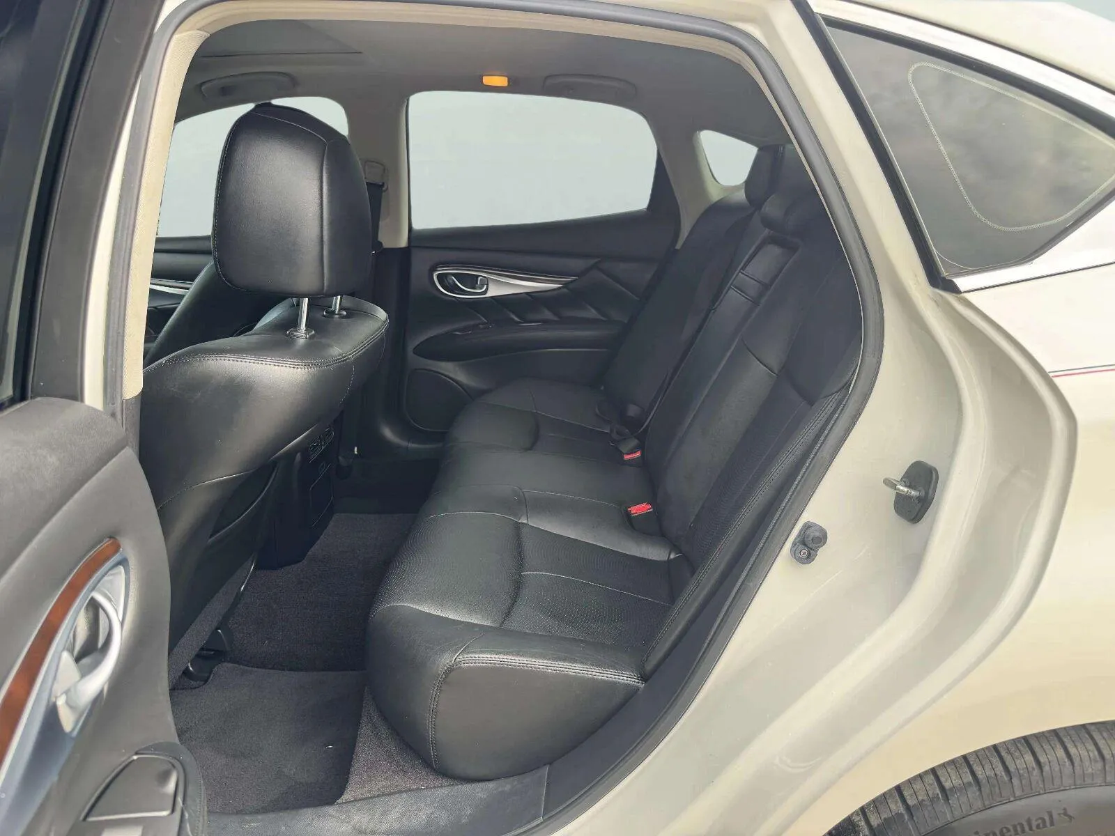 Infiniti Q70 photo 32