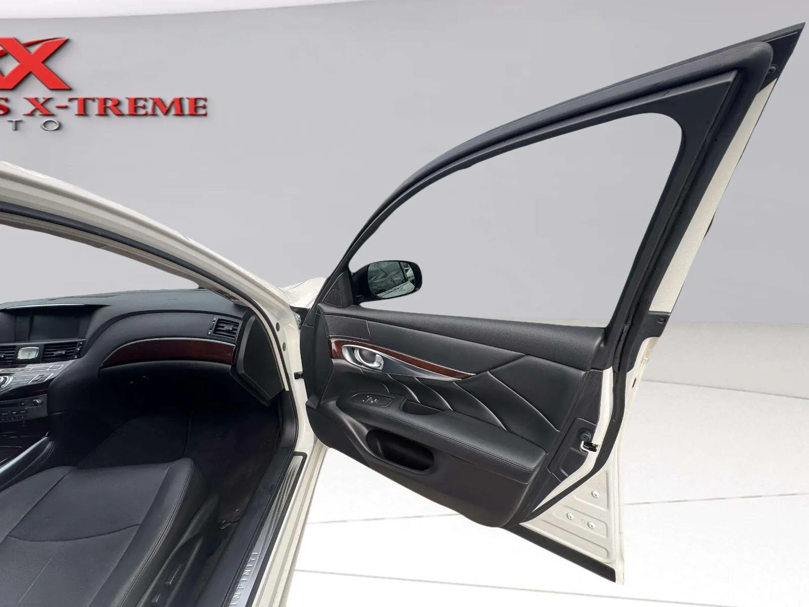 Infiniti Q70 photo 37