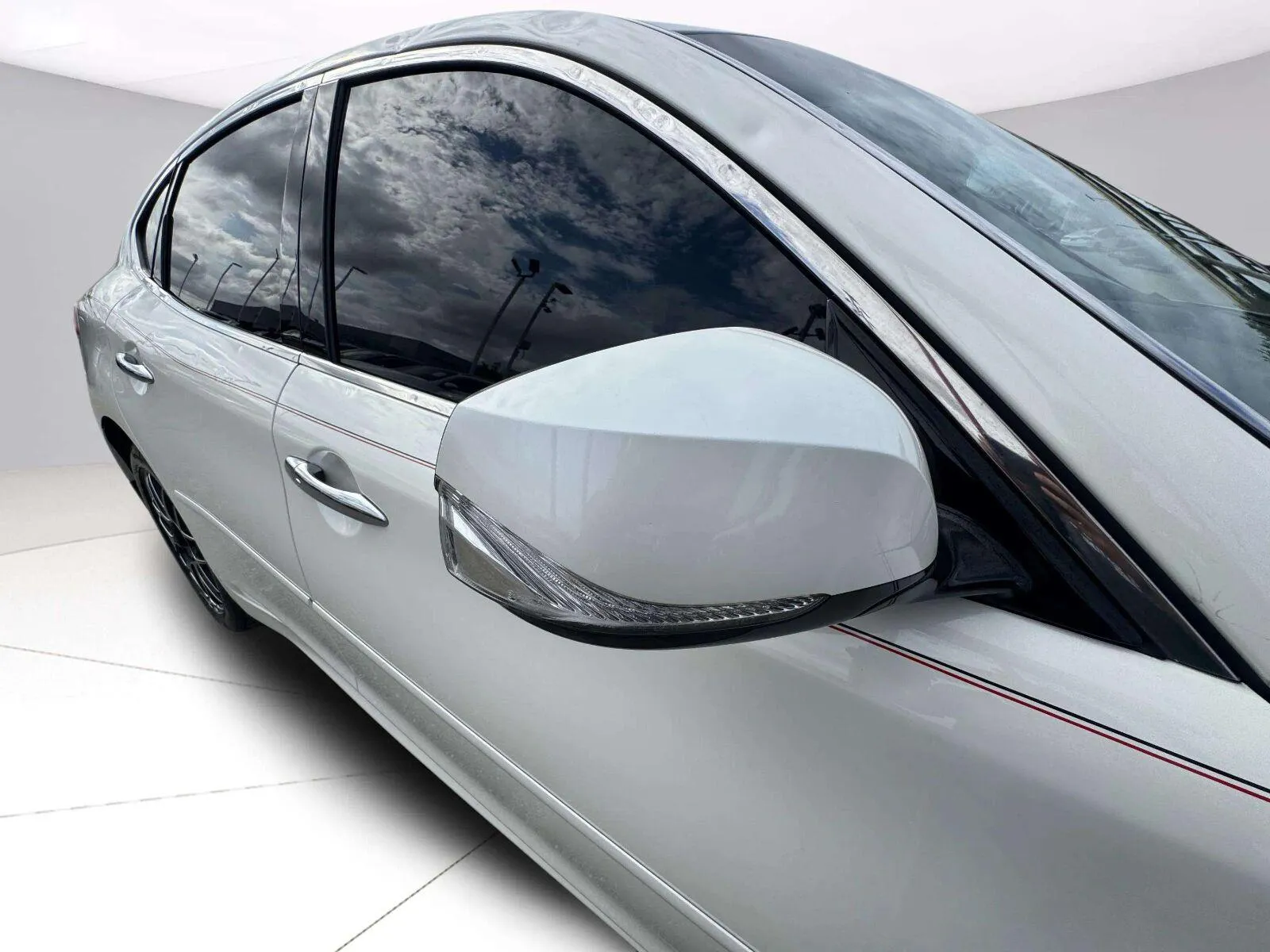 Infiniti Q70 photo 9
