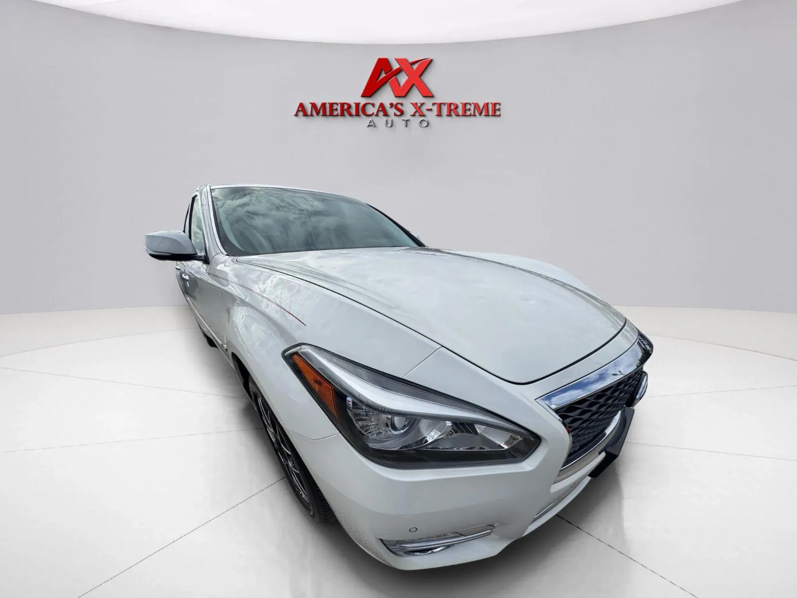 Infiniti Q70 photo 10