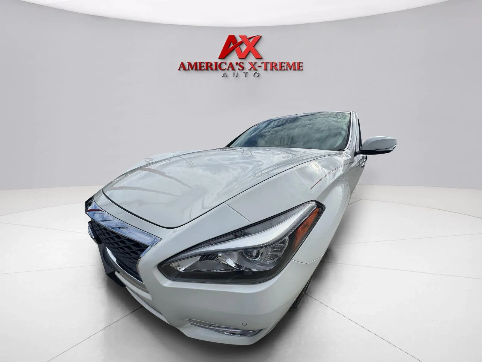 Infiniti Q70 photo 11