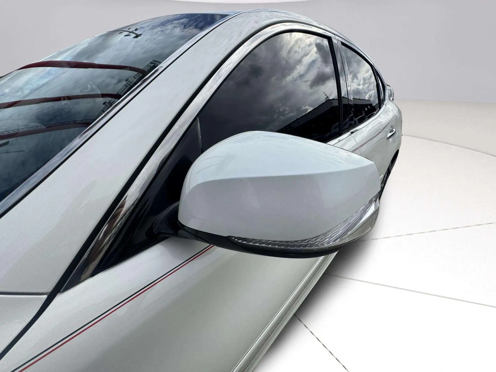Infiniti Q70 photo 12