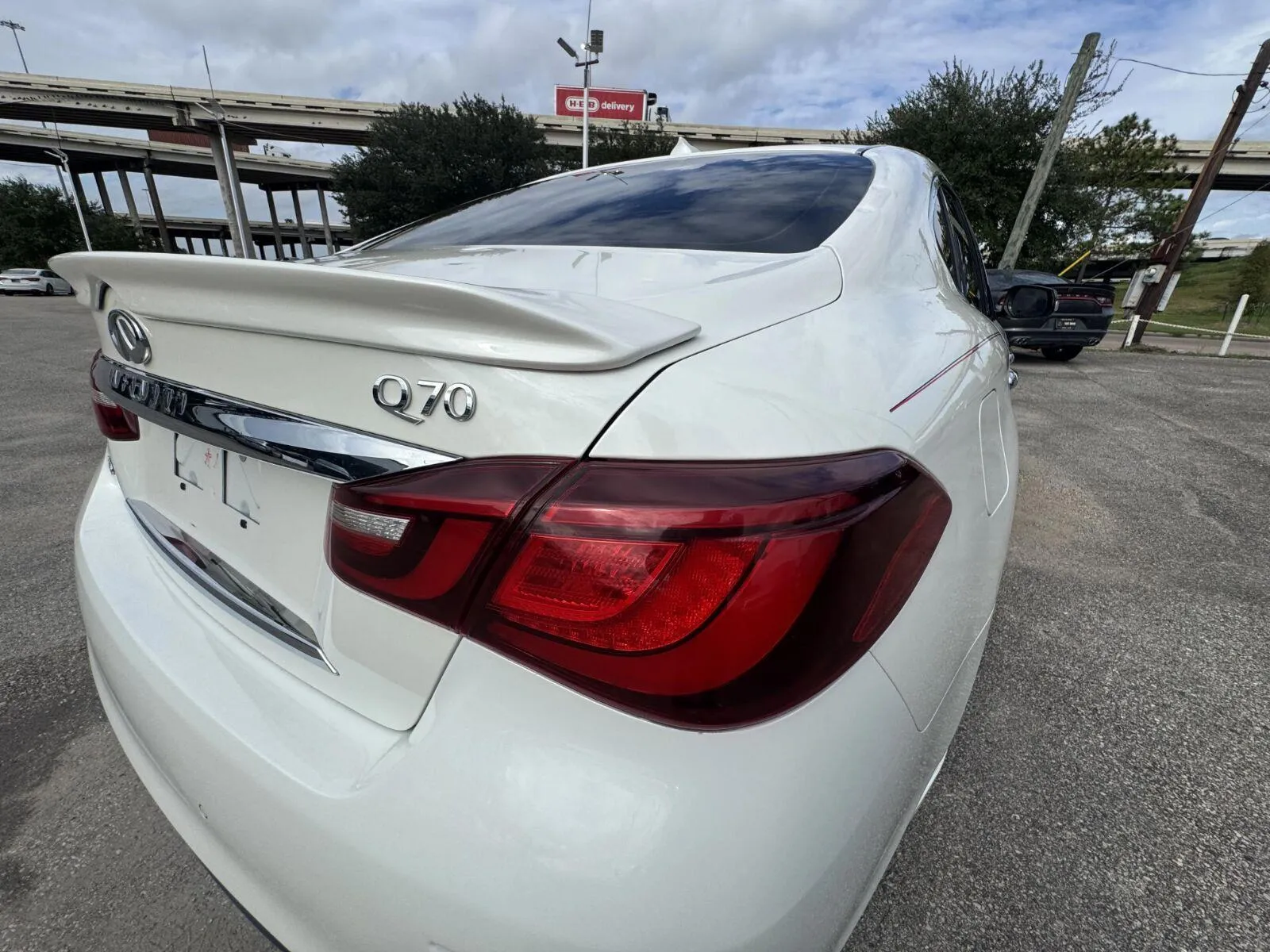 Infiniti Q70 photo 14