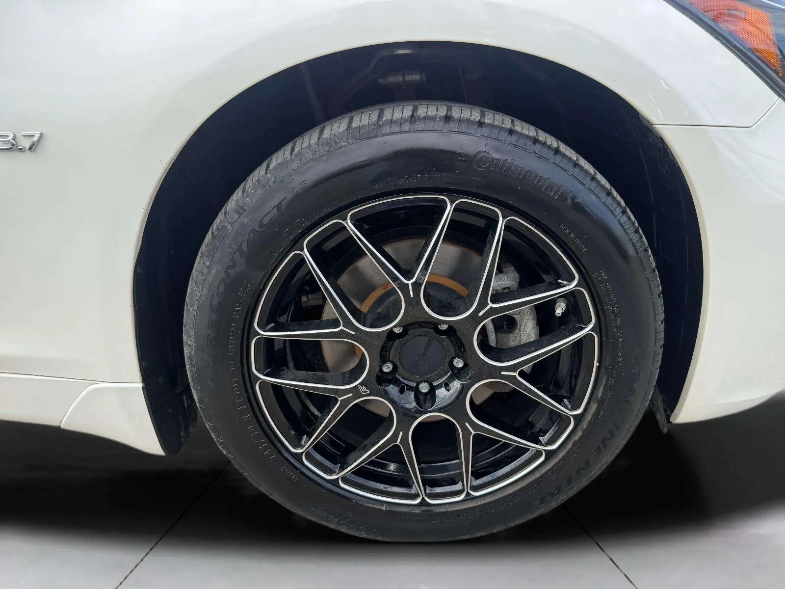 Infiniti Q70 photo 44