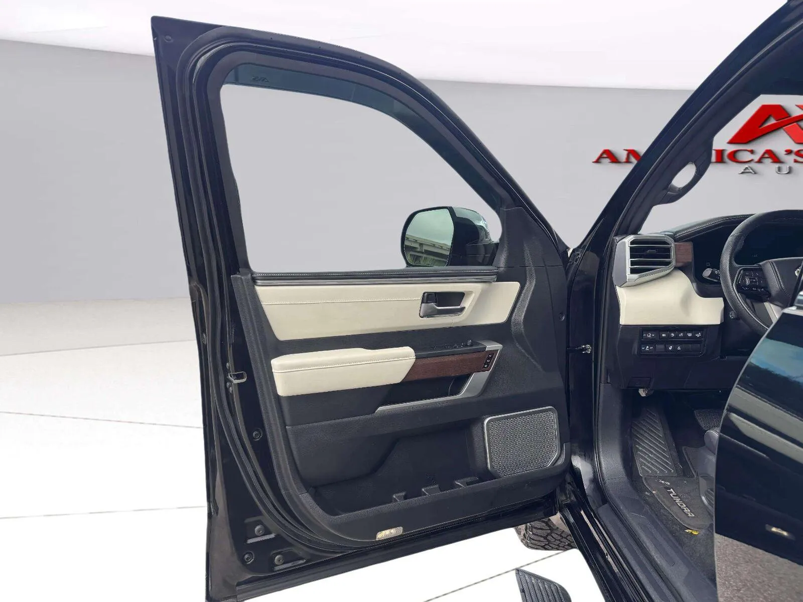 Toyota Tundra photo 15