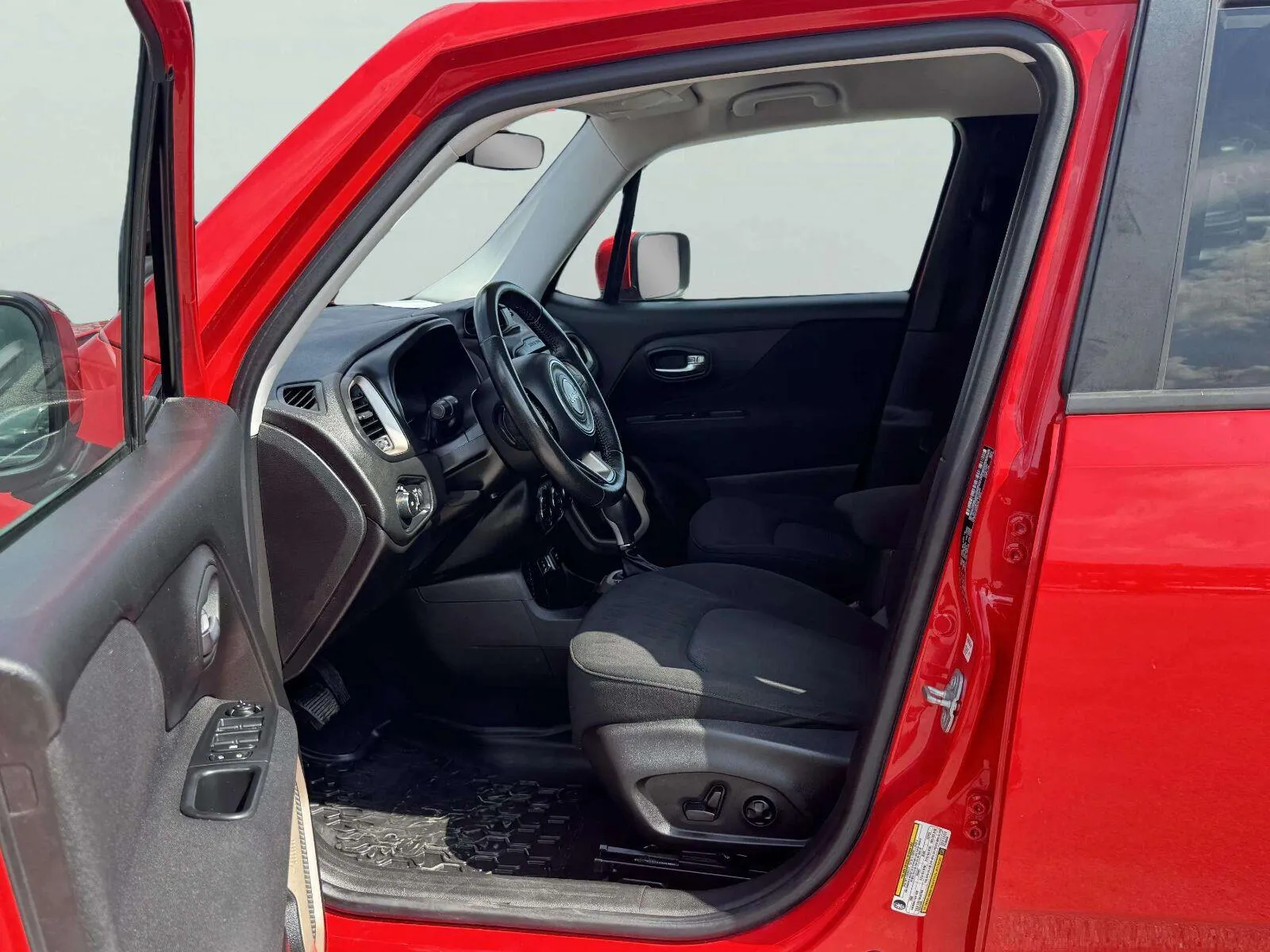 Jeep Renegade photo 16