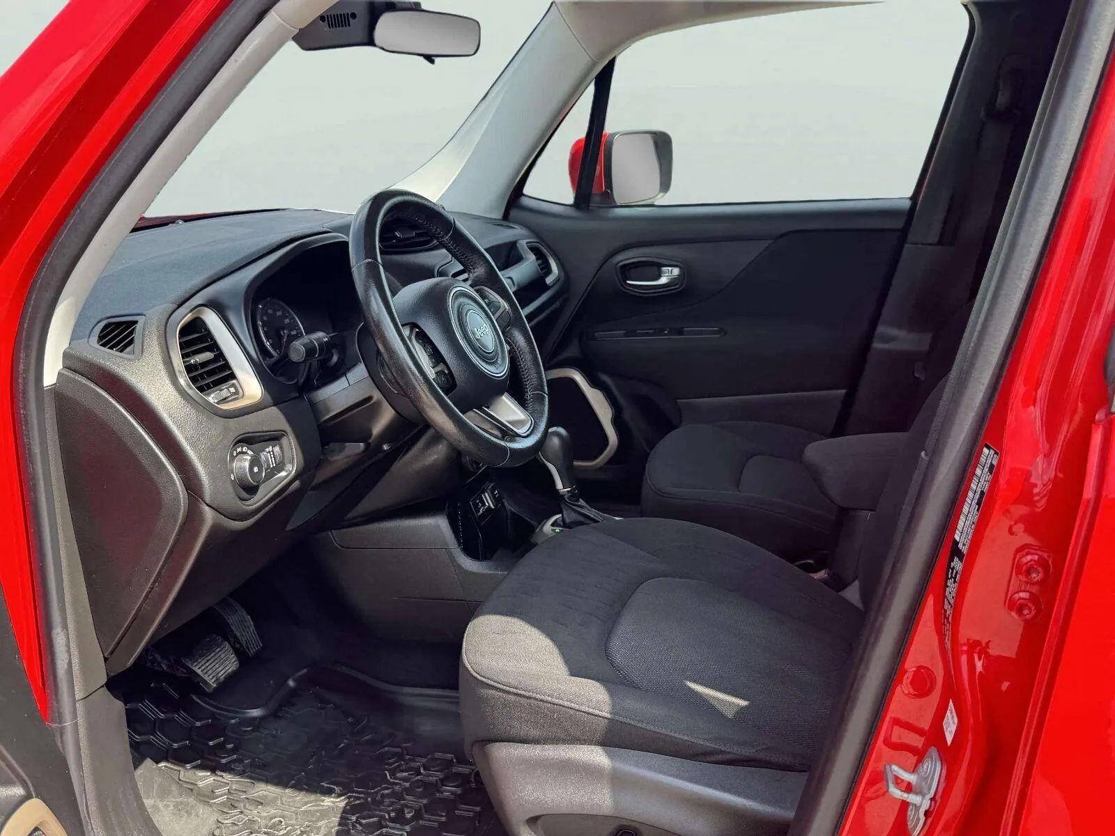 Jeep Renegade photo 20