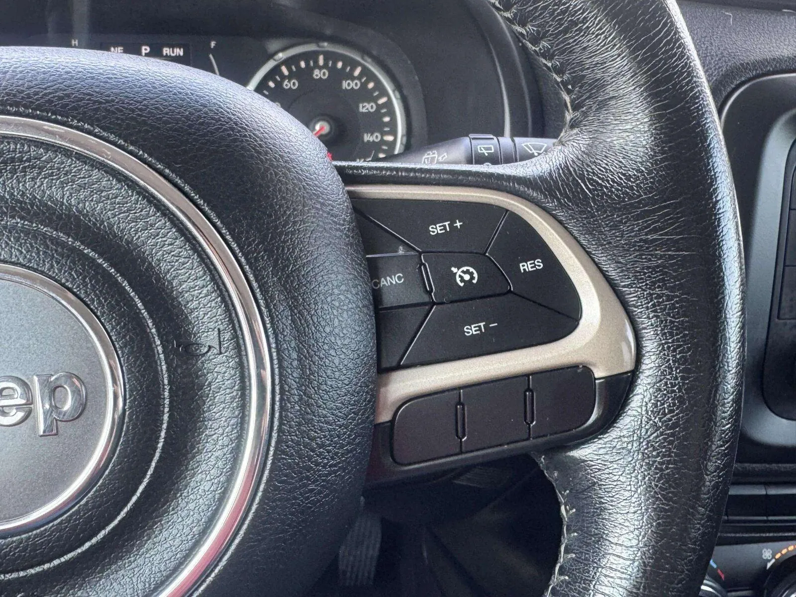 Jeep Renegade photo 26
