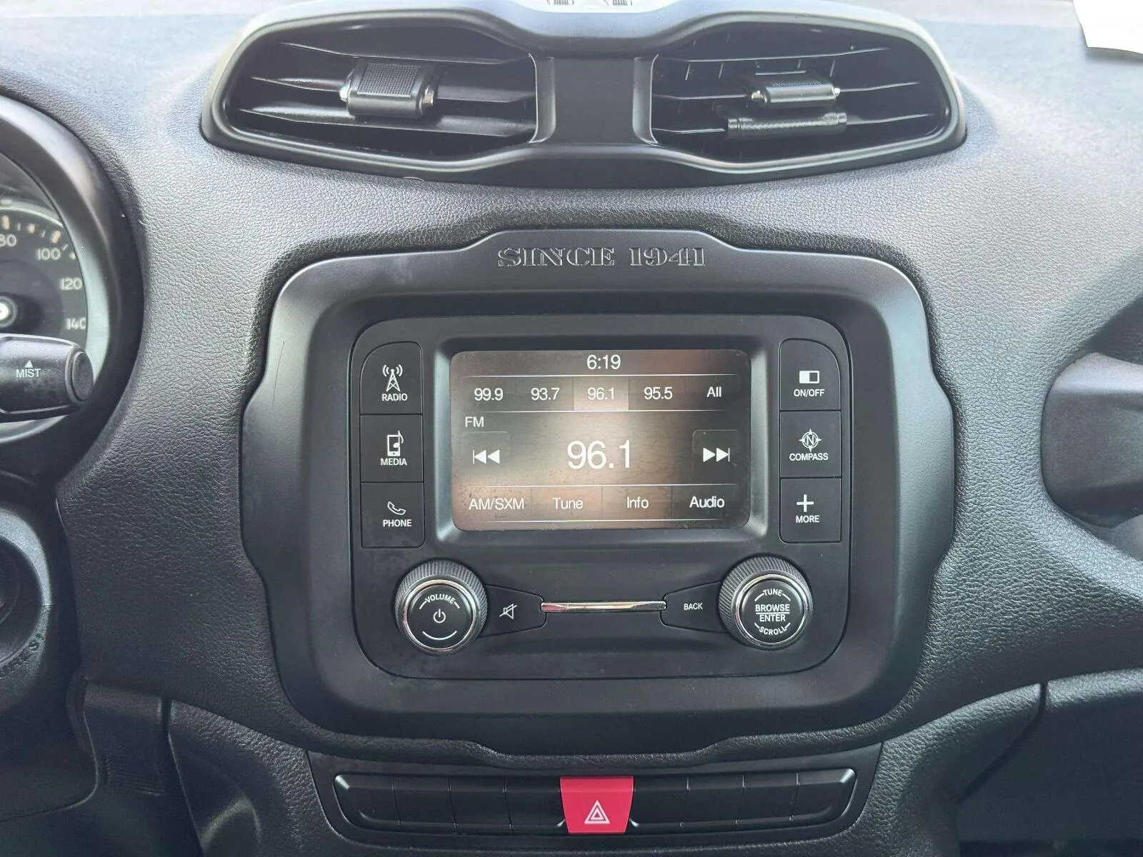 Jeep Renegade photo 29
