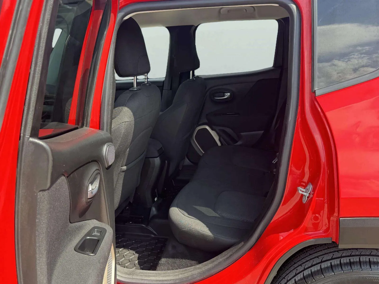 Jeep Renegade photo 33