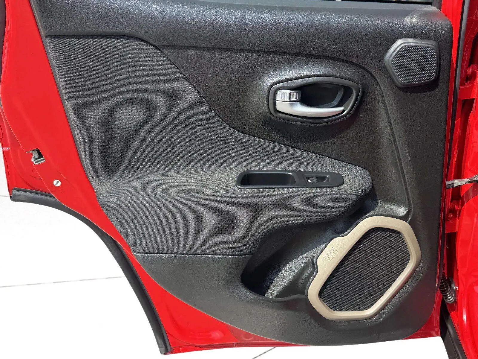 Jeep Renegade photo 35
