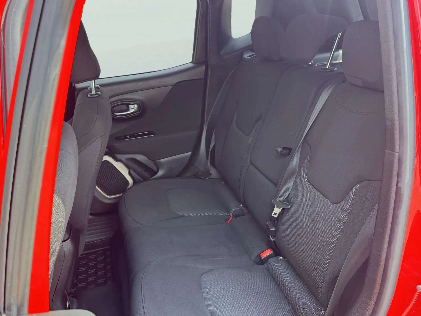 Jeep Renegade photo 36
