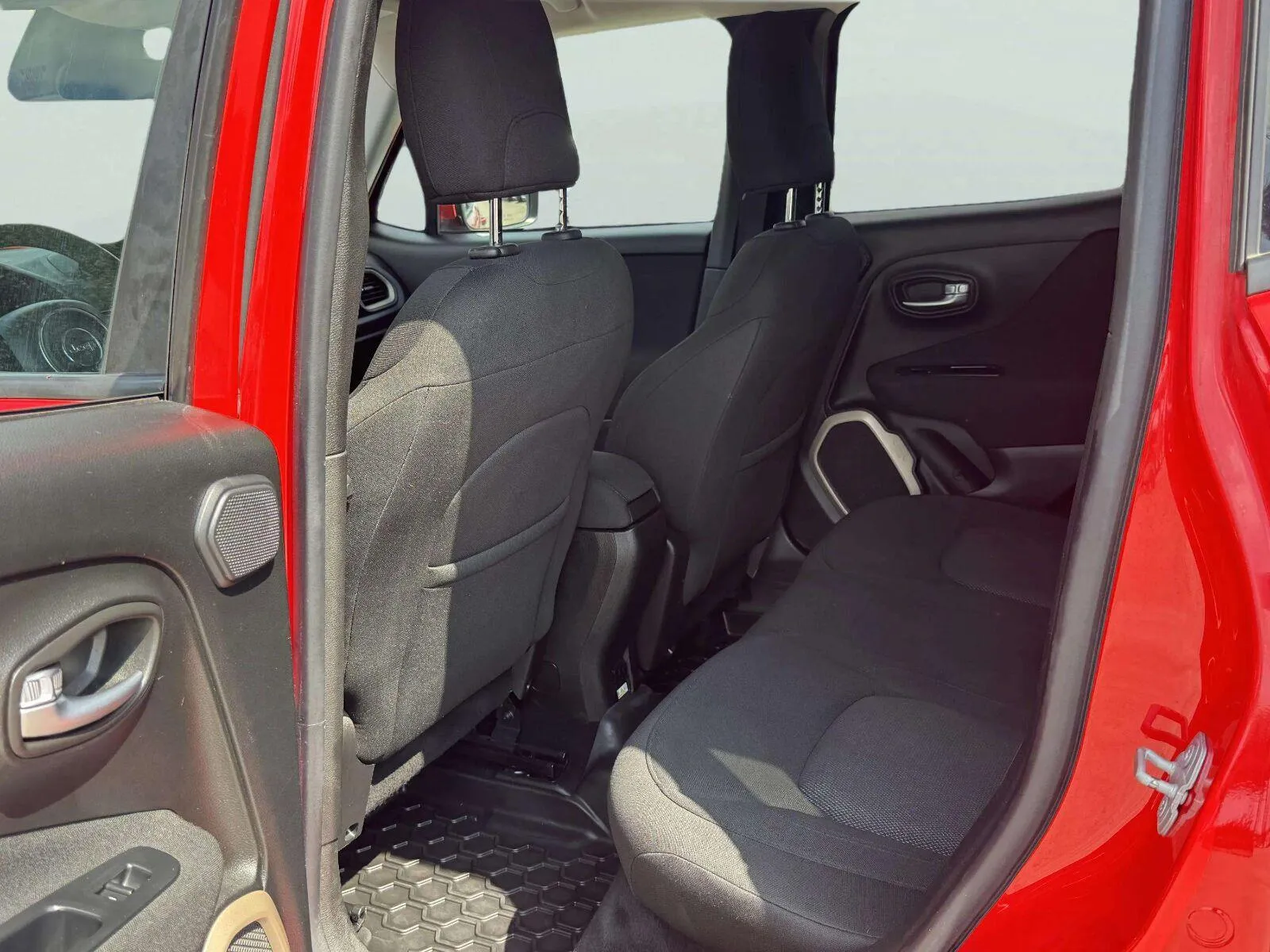Jeep Renegade photo 37