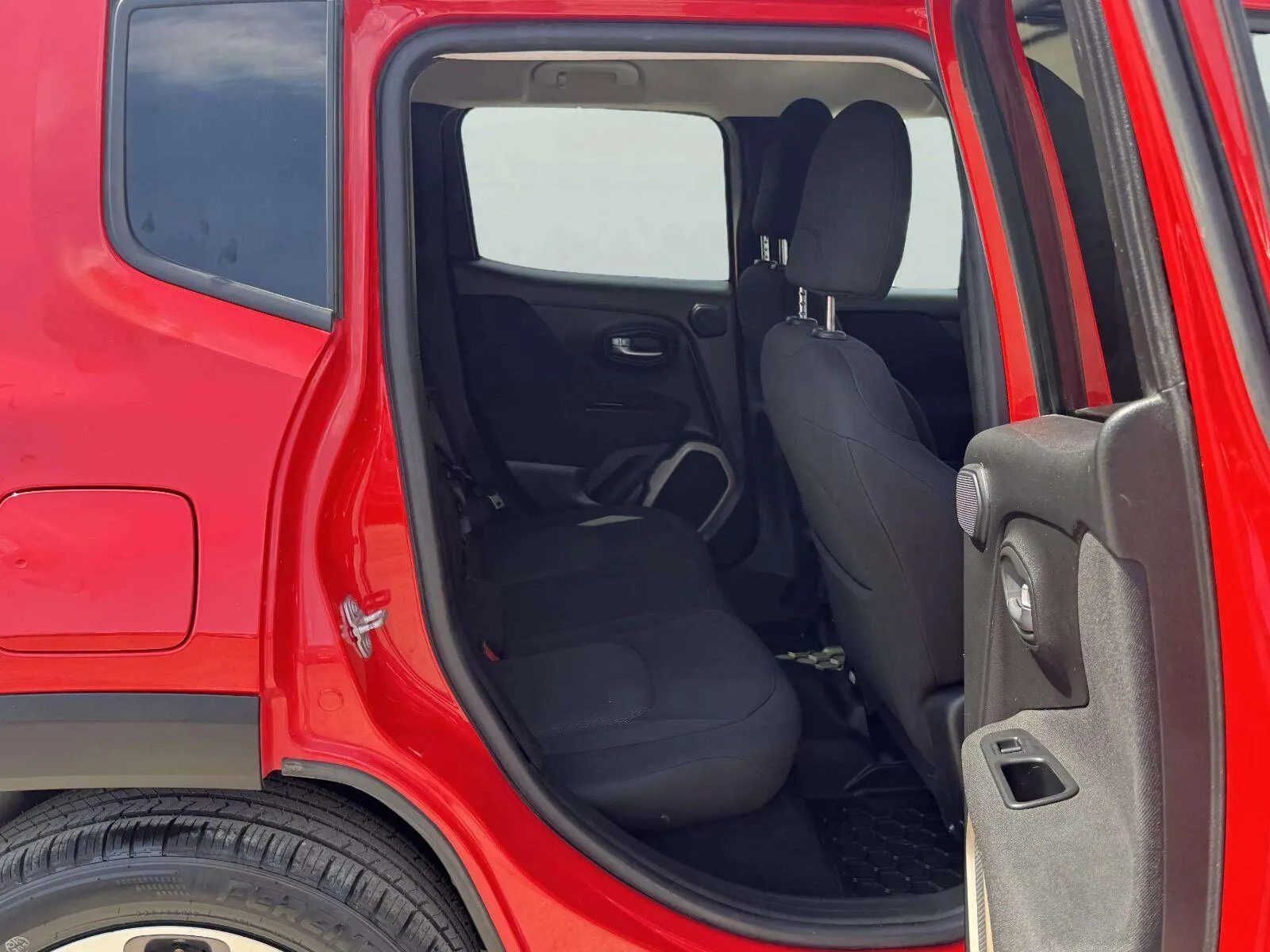 Jeep Renegade photo 38