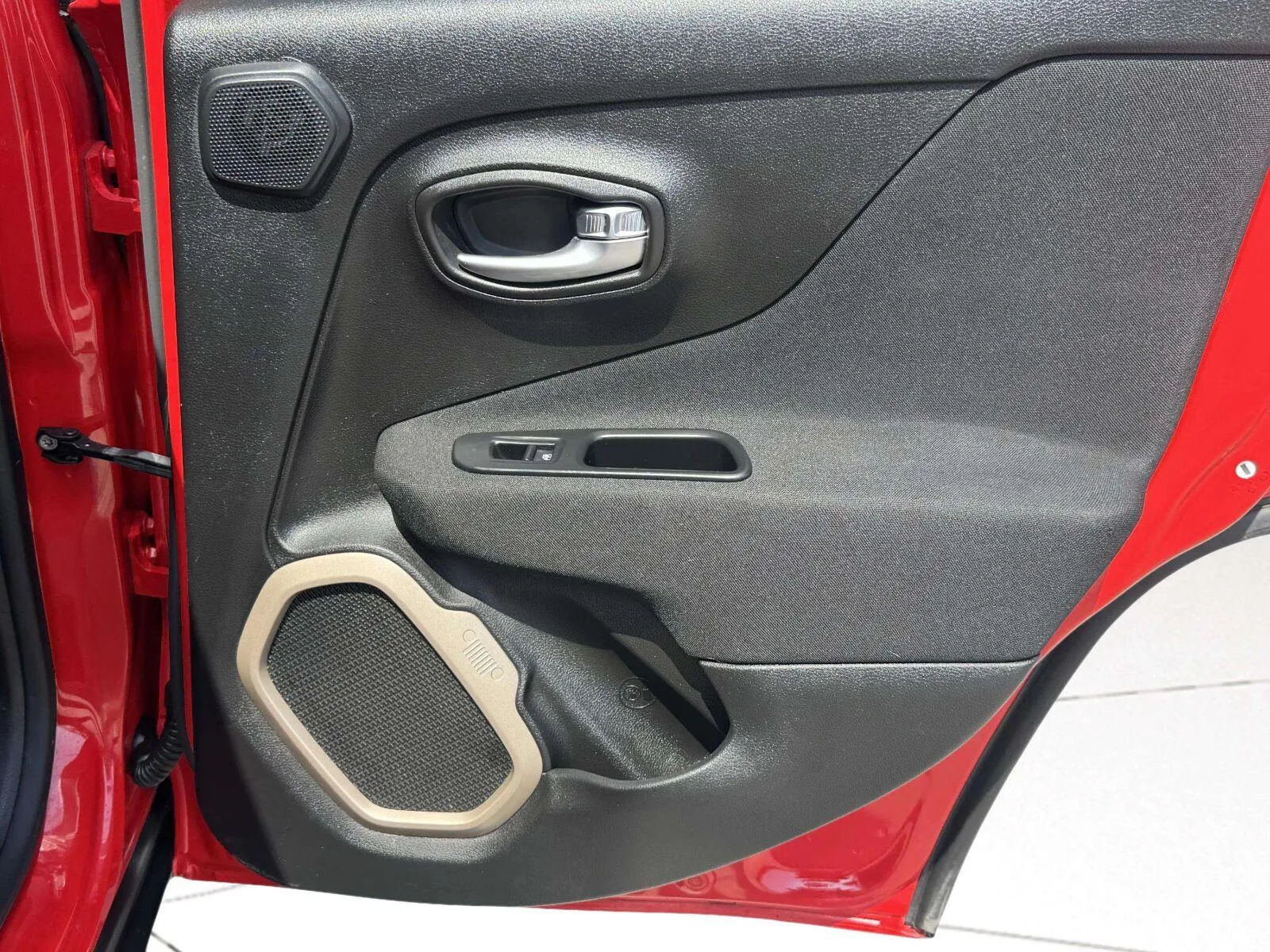 Jeep Renegade photo 40