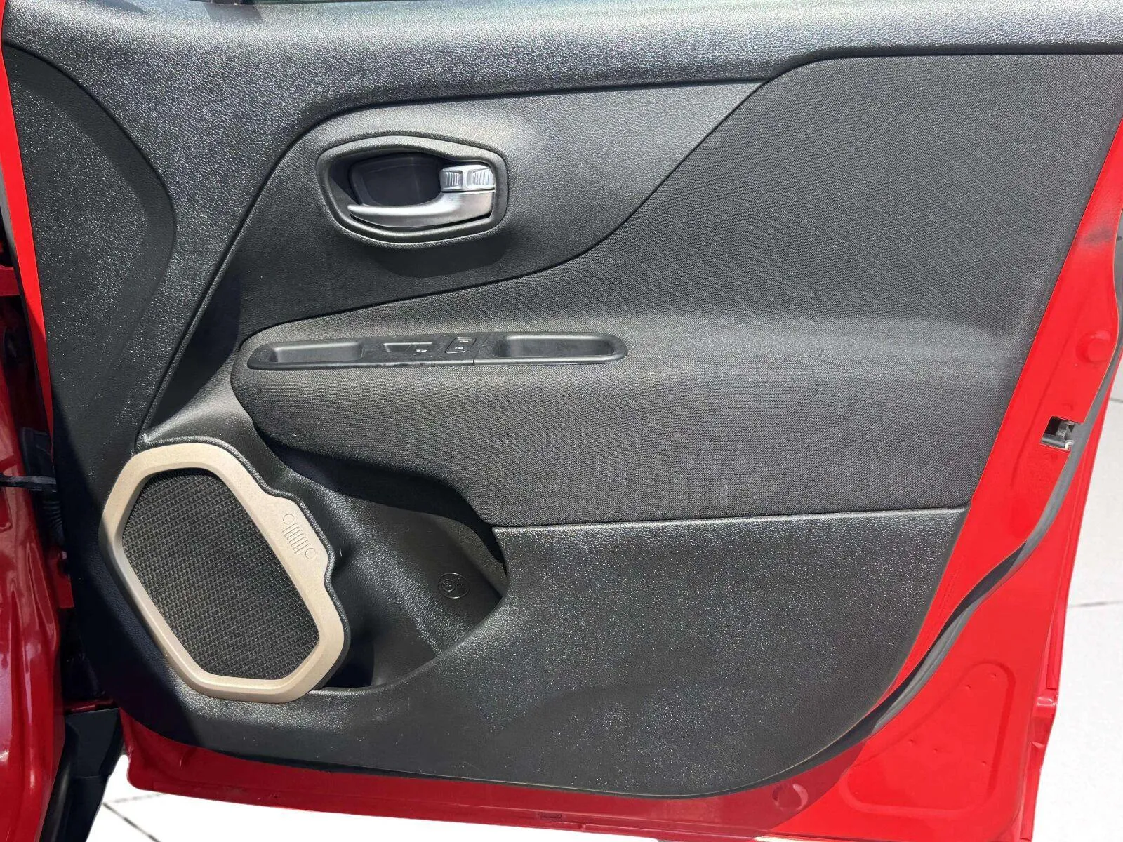 Jeep Renegade photo 50