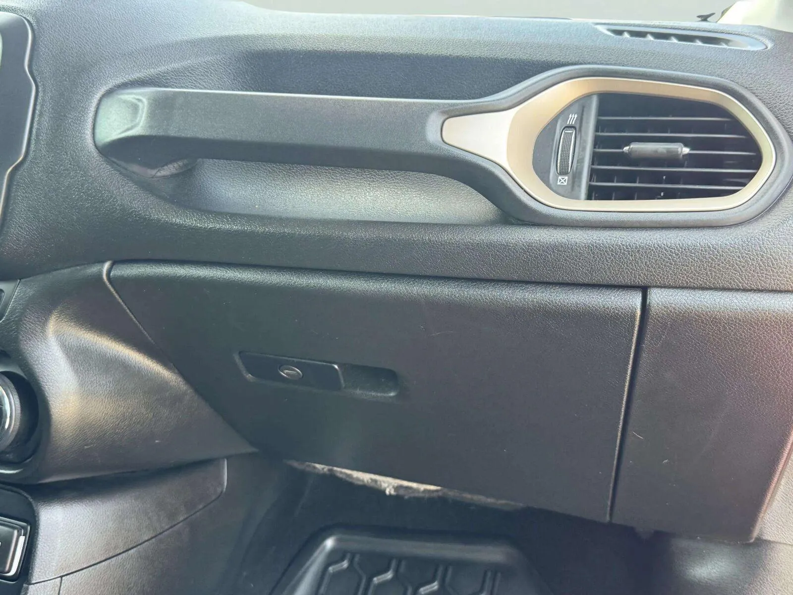 Jeep Renegade photo 53