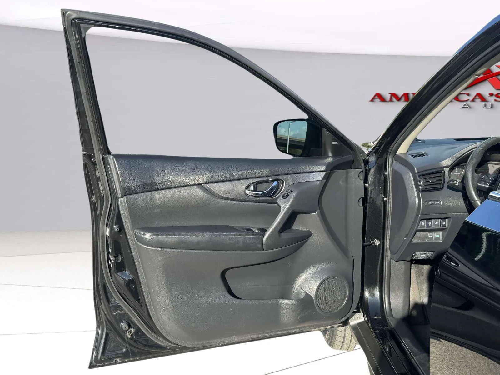 Nissan Rogue photo 16