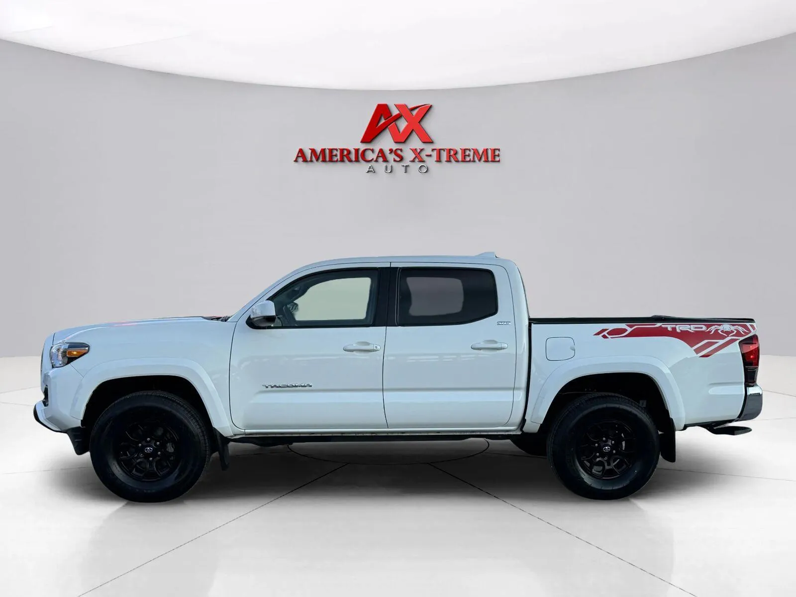 Toyota Tacoma photo 2