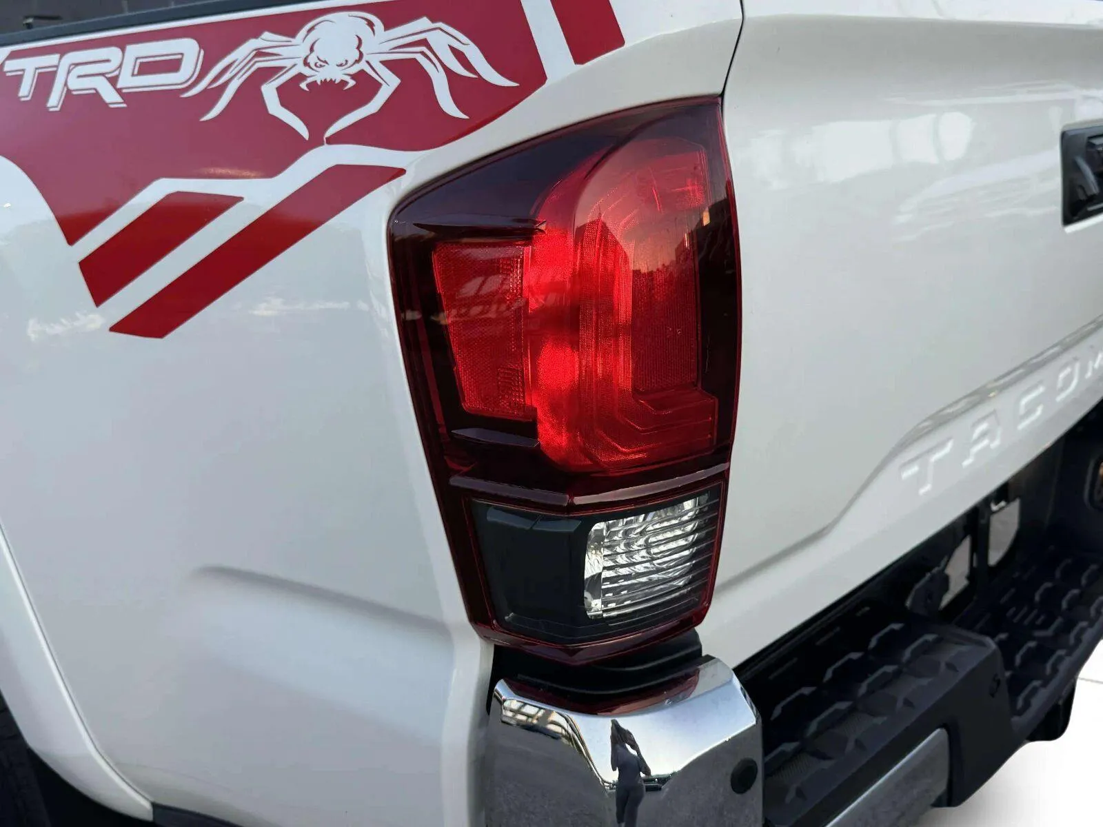 Toyota Tacoma photo 14