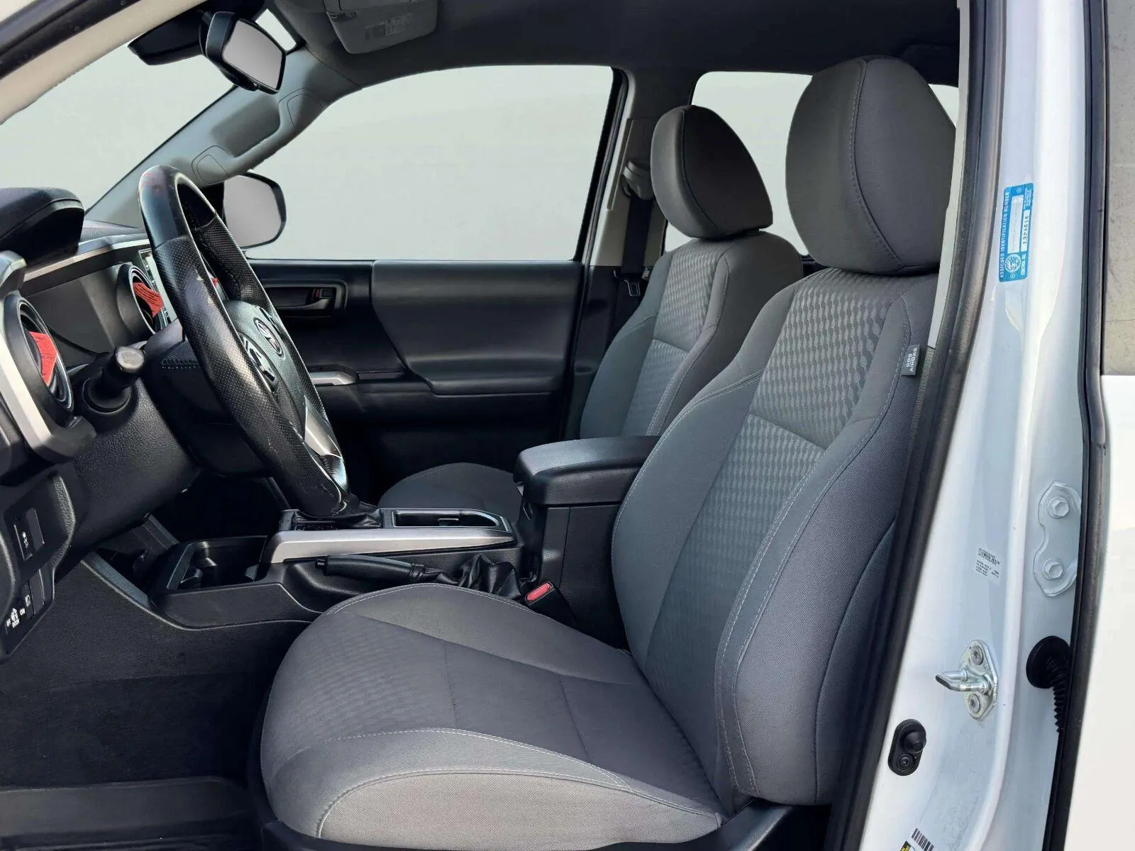 Toyota Tacoma photo 16