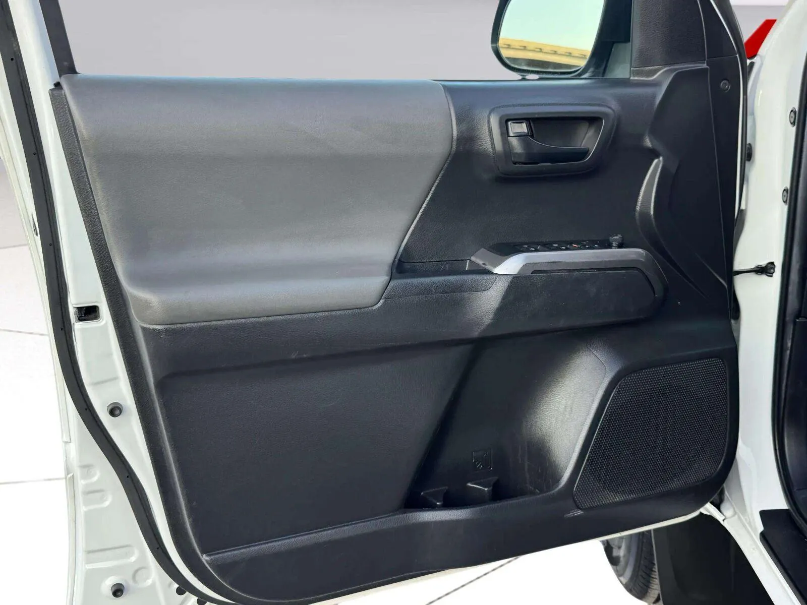 Toyota Tacoma photo 18