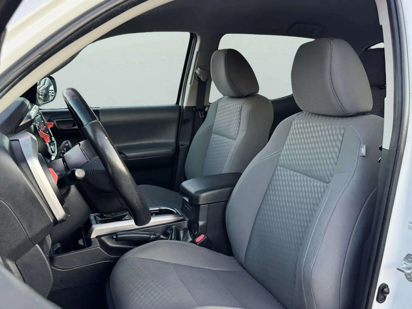 Toyota Tacoma photo 19