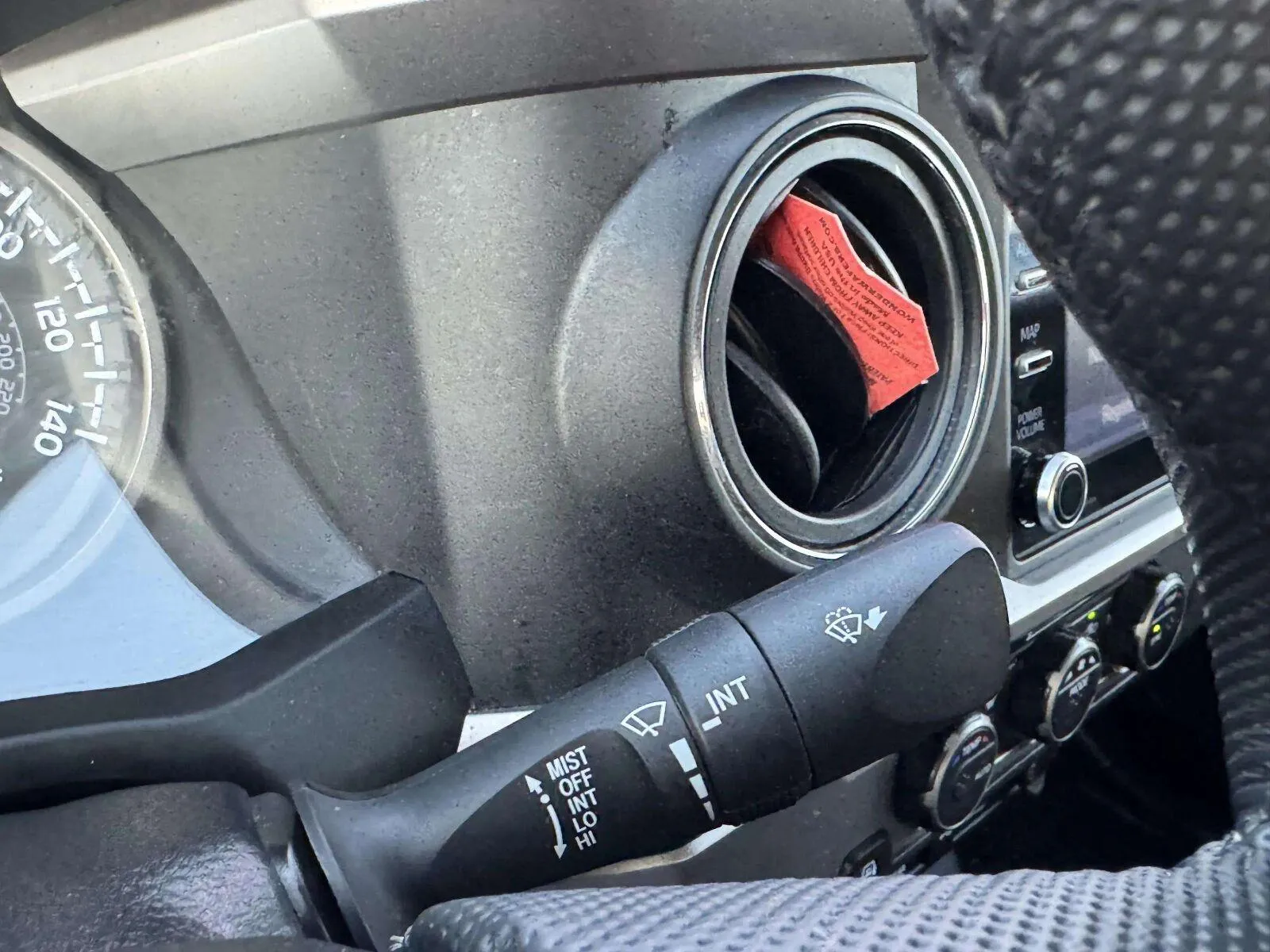 Toyota Tacoma photo 22