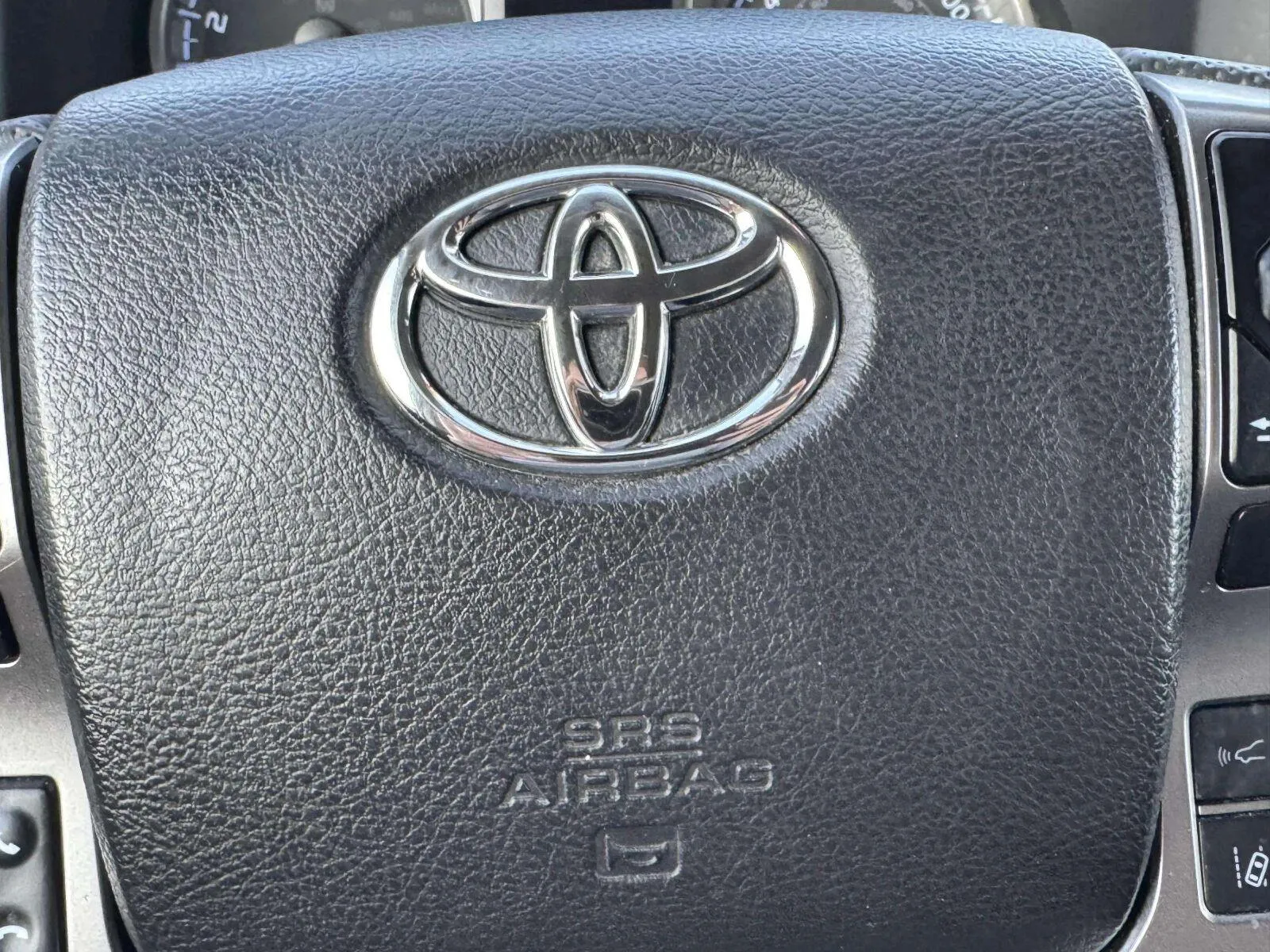Toyota Tacoma photo 24
