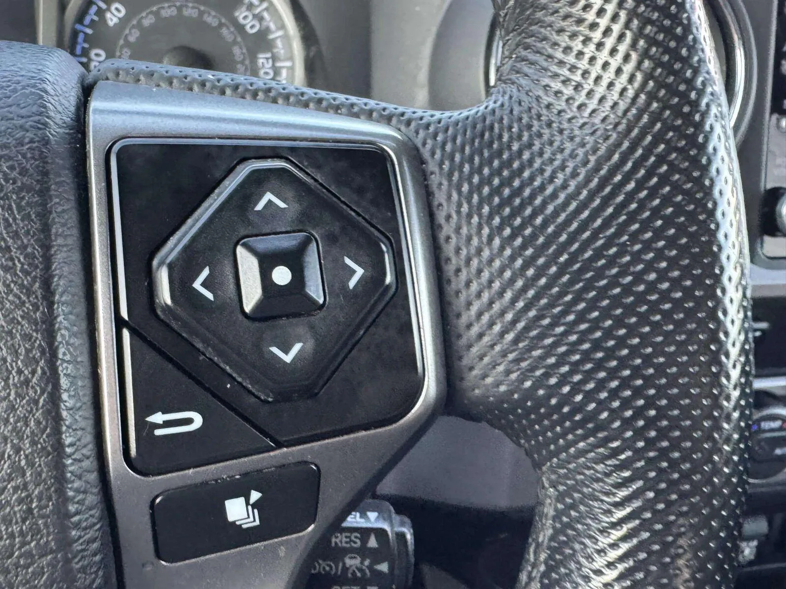 Toyota Tacoma photo 25