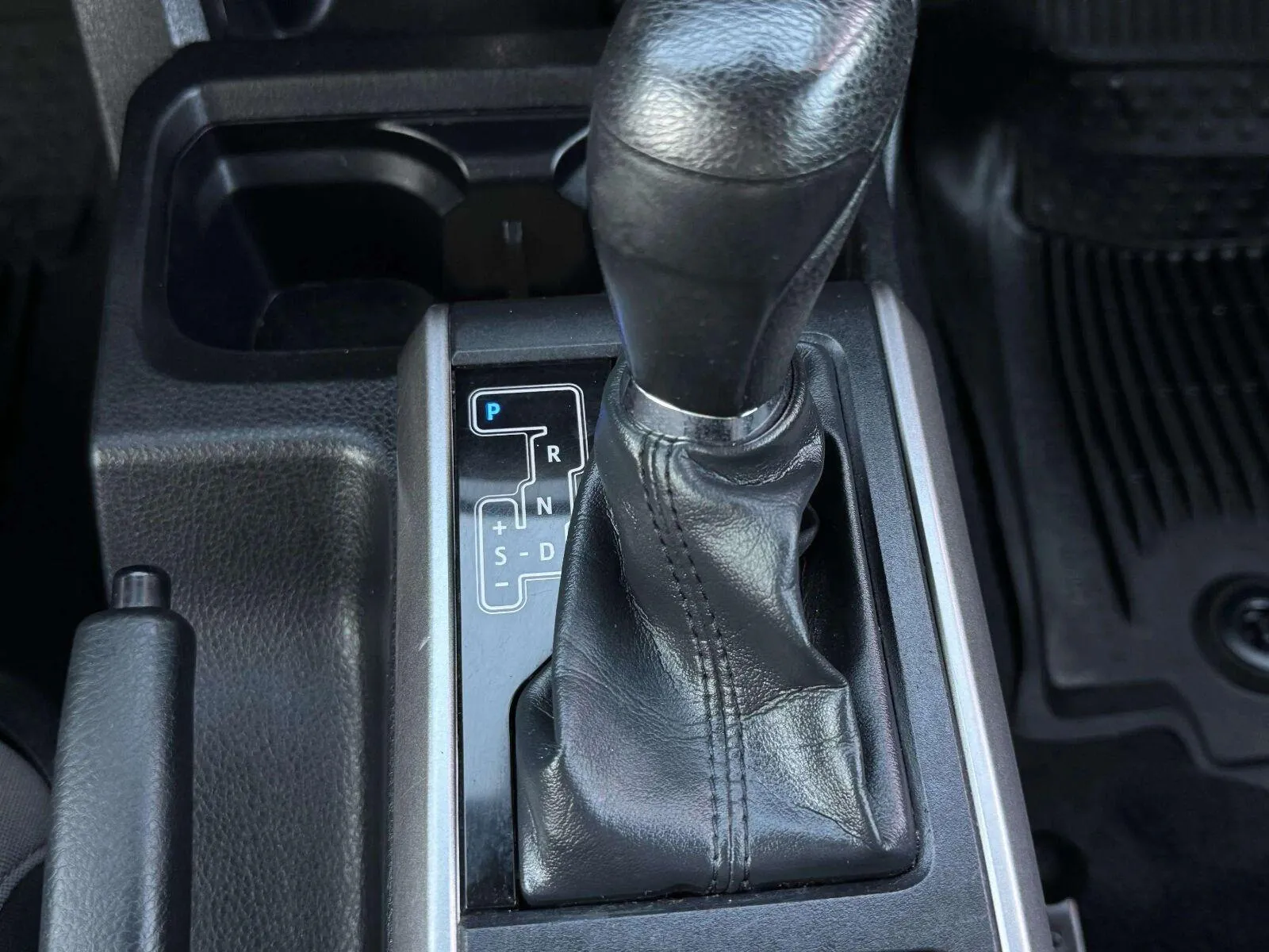 Toyota Tacoma photo 30