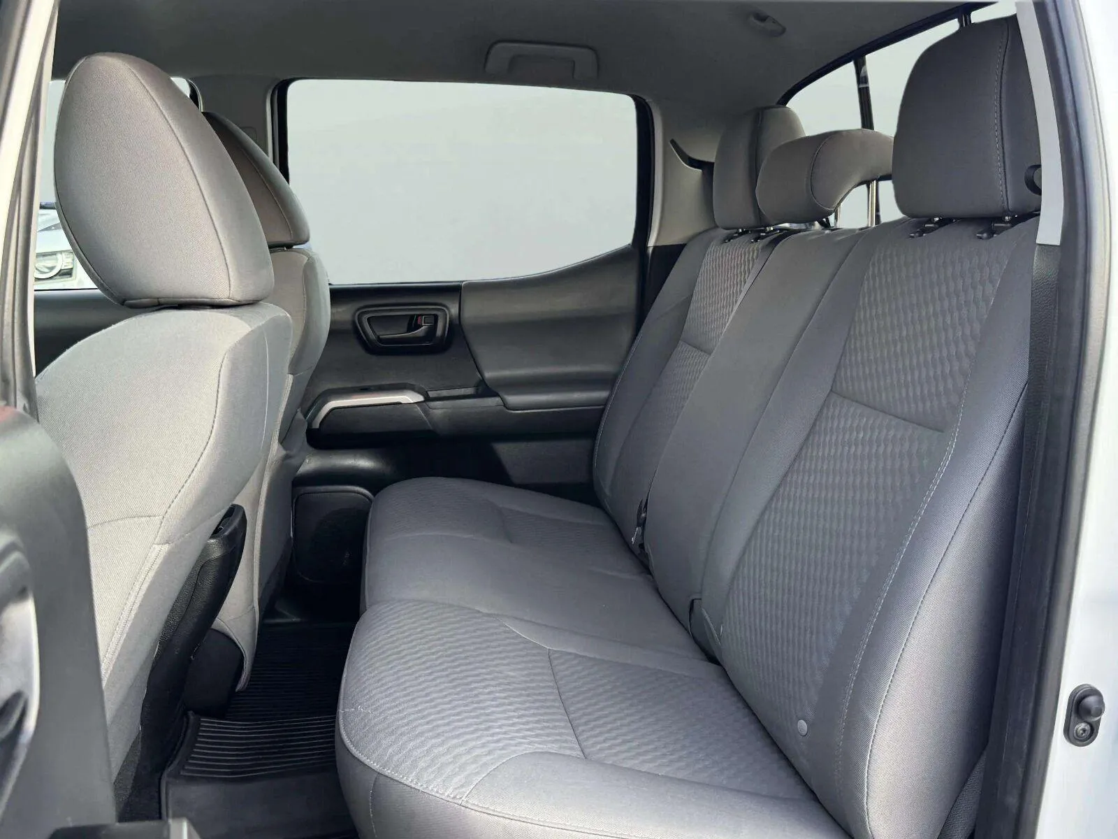 Toyota Tacoma photo 31